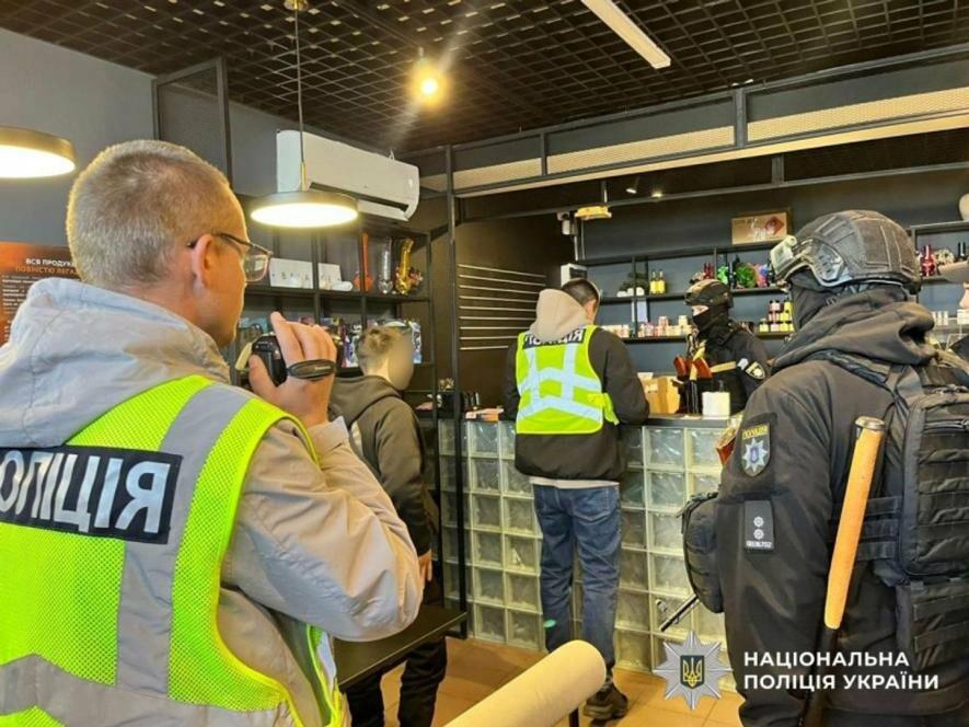 Фото до матеріалу: У Львові ліквідовано мережу наркомагазинів, що продавали заборонені речовини