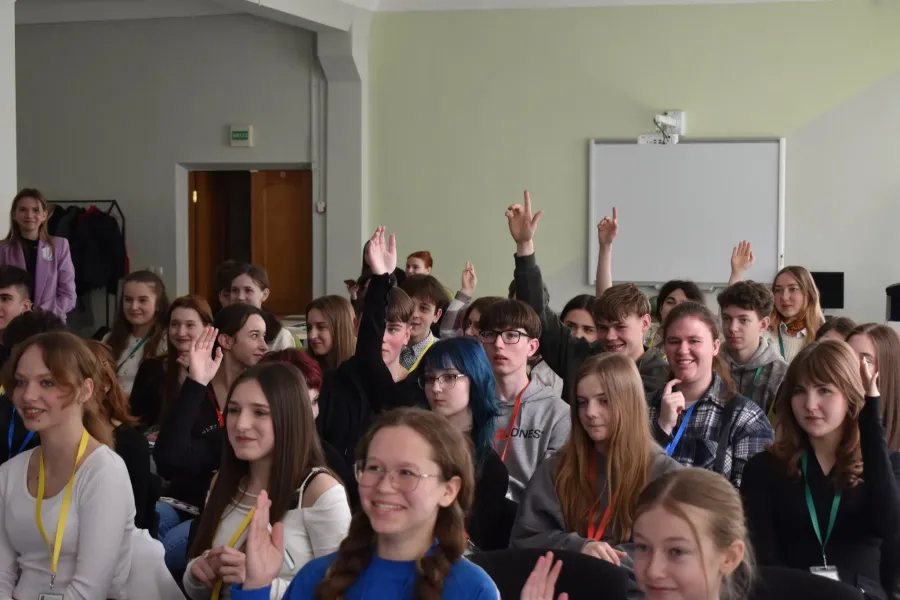 Фото до матеріалу: Школа юного біохіміка в Івано-Франківську: як школярі опановували методи досліджень у Карпатському університеті