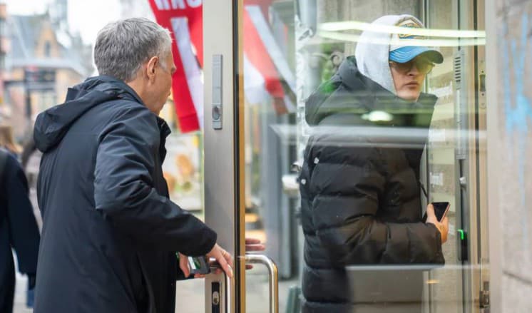 Фото до матеріалу: Сину кронпринцеси Норвегії повторно відмовили у виході з-під варти з електронним браслетом