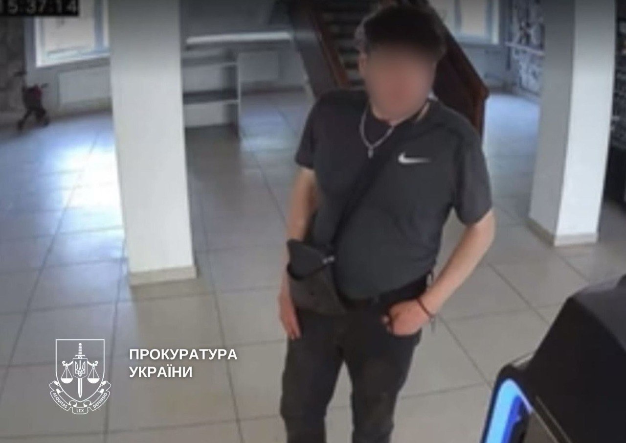 Фото до матеріалу: У дитячій лікарні Києва затримали чоловіка, який намагався розбещити дівчинку
