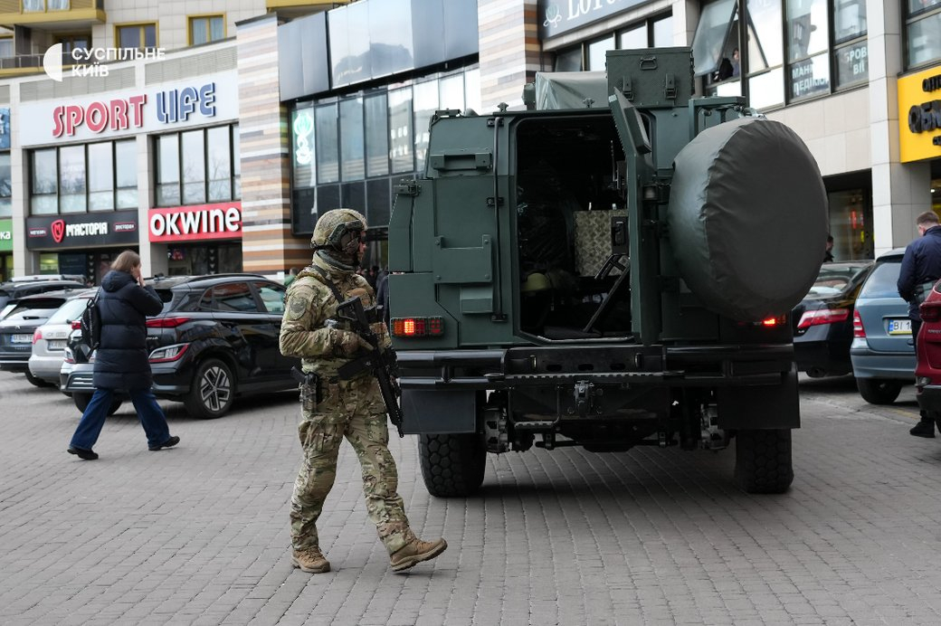 Фото до матеріалу: Стрілець у Києві отримав дозвіл на зброю як журналіст — Генпрокурор