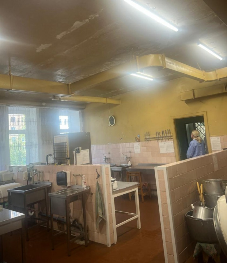 Фото до матеріалу: У Львівській обласній інфекційній лікарні госпіталізували 17 дітей та дорослих через спалах у дитсадку на Сихові