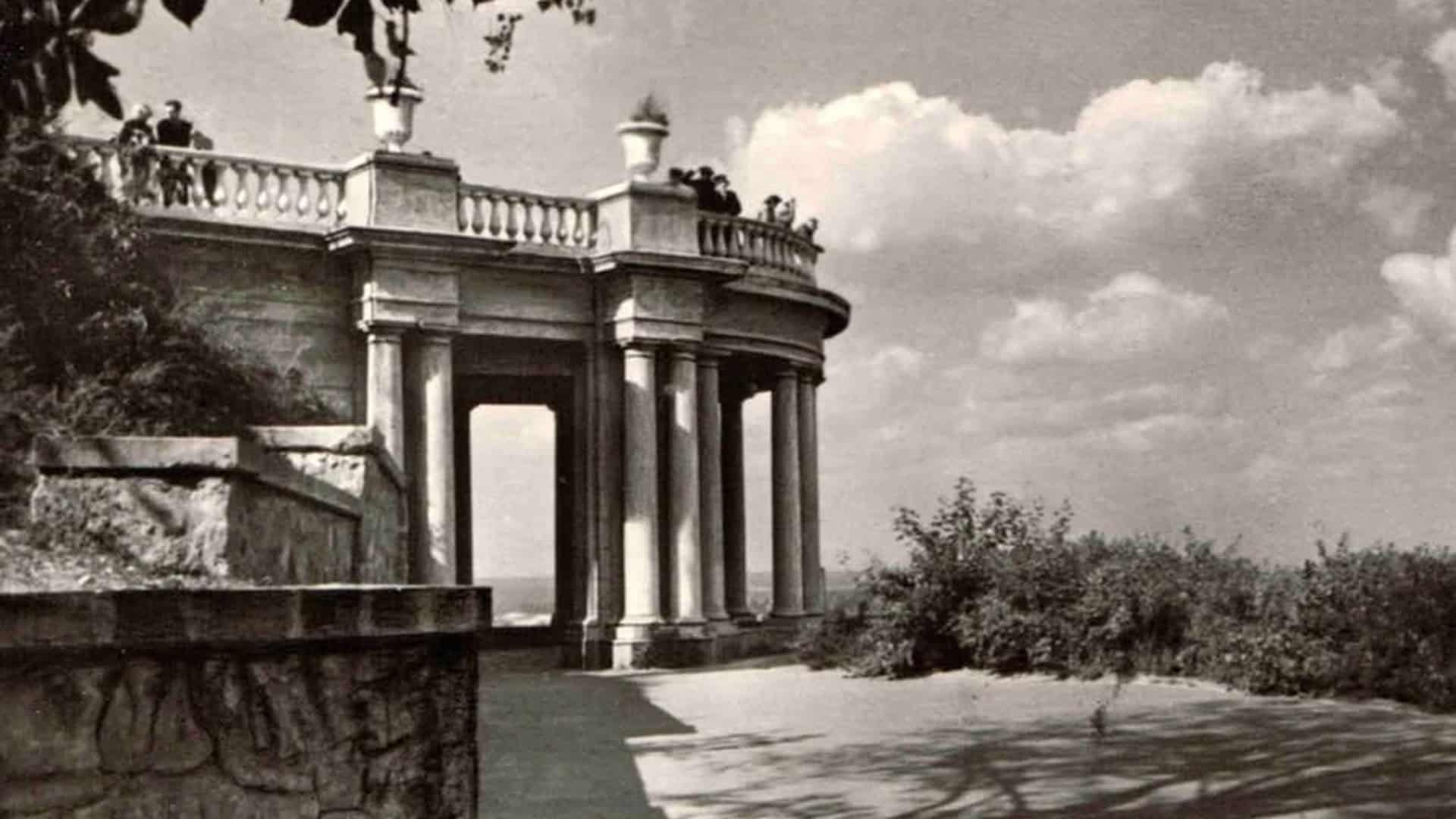 Фото до матеріалу: Зниклий символ Києва: чому знесли бельведер 1936 року в Хрещатому парку