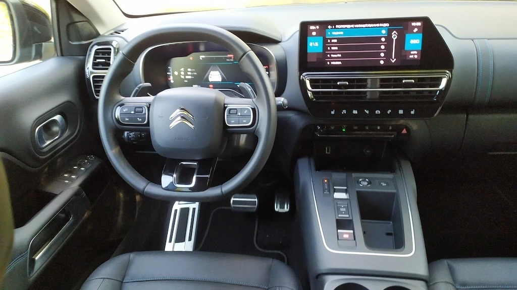 Фото до матеріалу: Тест-драйв рестайлінгового Citroën C5 Aircross: останній шанс на дизель із автоматом