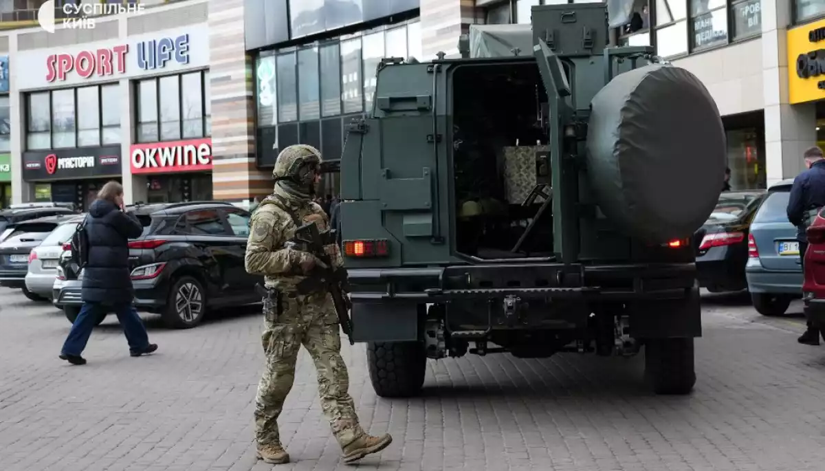 Фото до матеріалу: Стрілець у Києві отримав дозвіл на зброю як журналіст — Генпрокурор