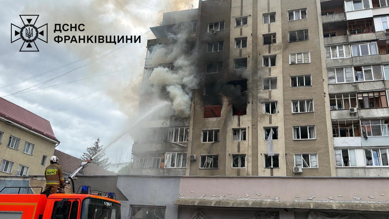 Фото до матеріалу: В Україні щоденна хвилина мовчання о 9:00