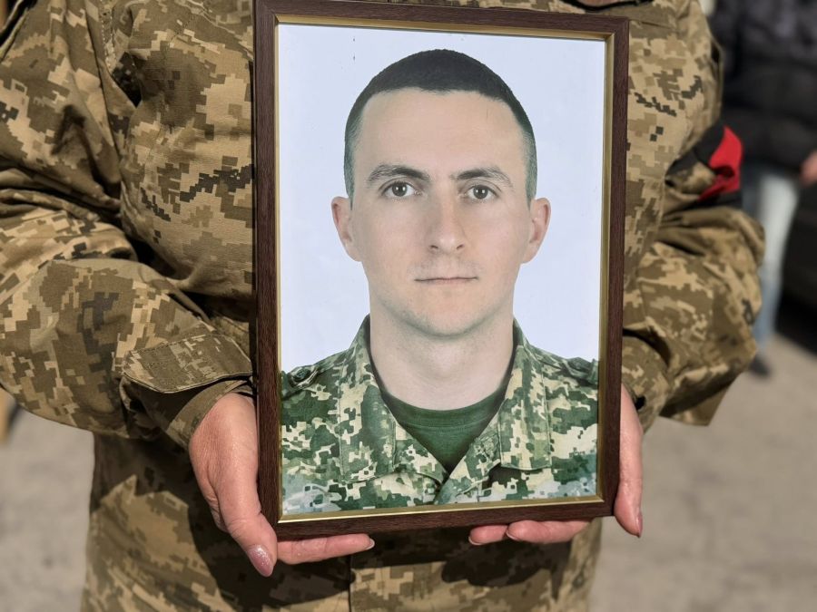 Фото до матеріалу: Прощання з героєм: на Прикарпатті провели в останню путь Ігоря Середюка