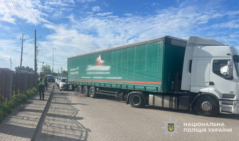 Фото до матеріалу: У Пасіках-Зубрицьких під колесами вантажівки загинула 80-річна жінка
