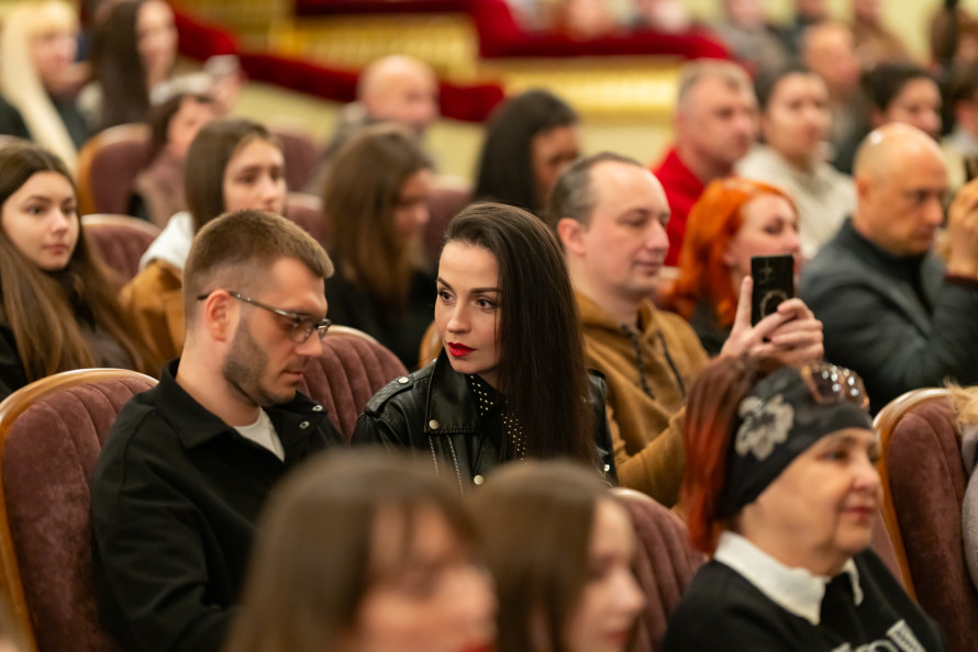 Фото до матеріалу: Львівський театр показав «Божественну комедію» в Запоріжжі: глядачі розділилися на два табори