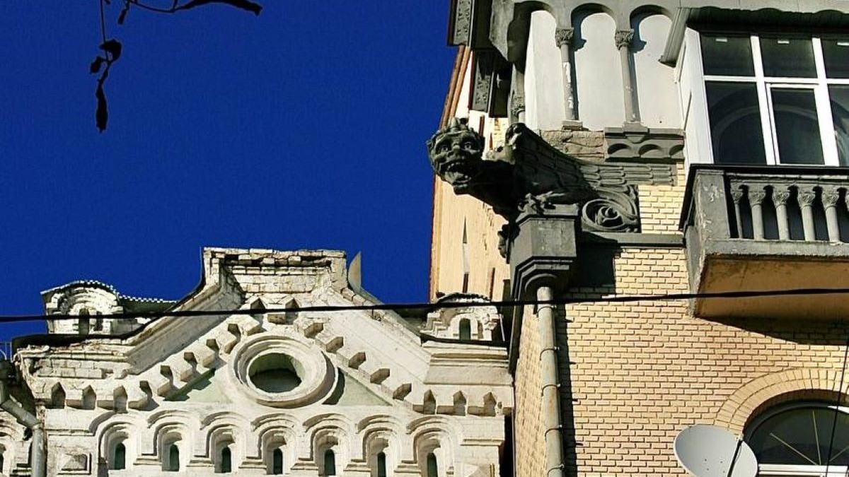Фото до матеріалу: Київська гаргулья: містична хранителька будинку на Великій Житомирській