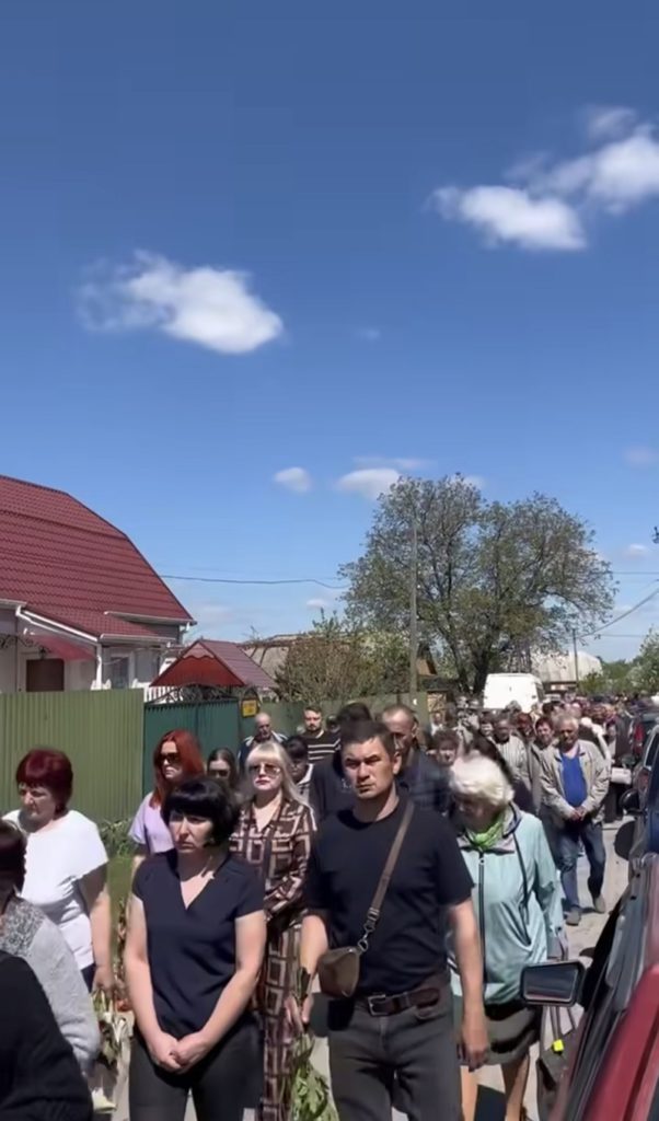 Фото до матеріалу: Бердичівщина попрощалася з Героєм Віктором Кухаром: повернення через два роки невідомості