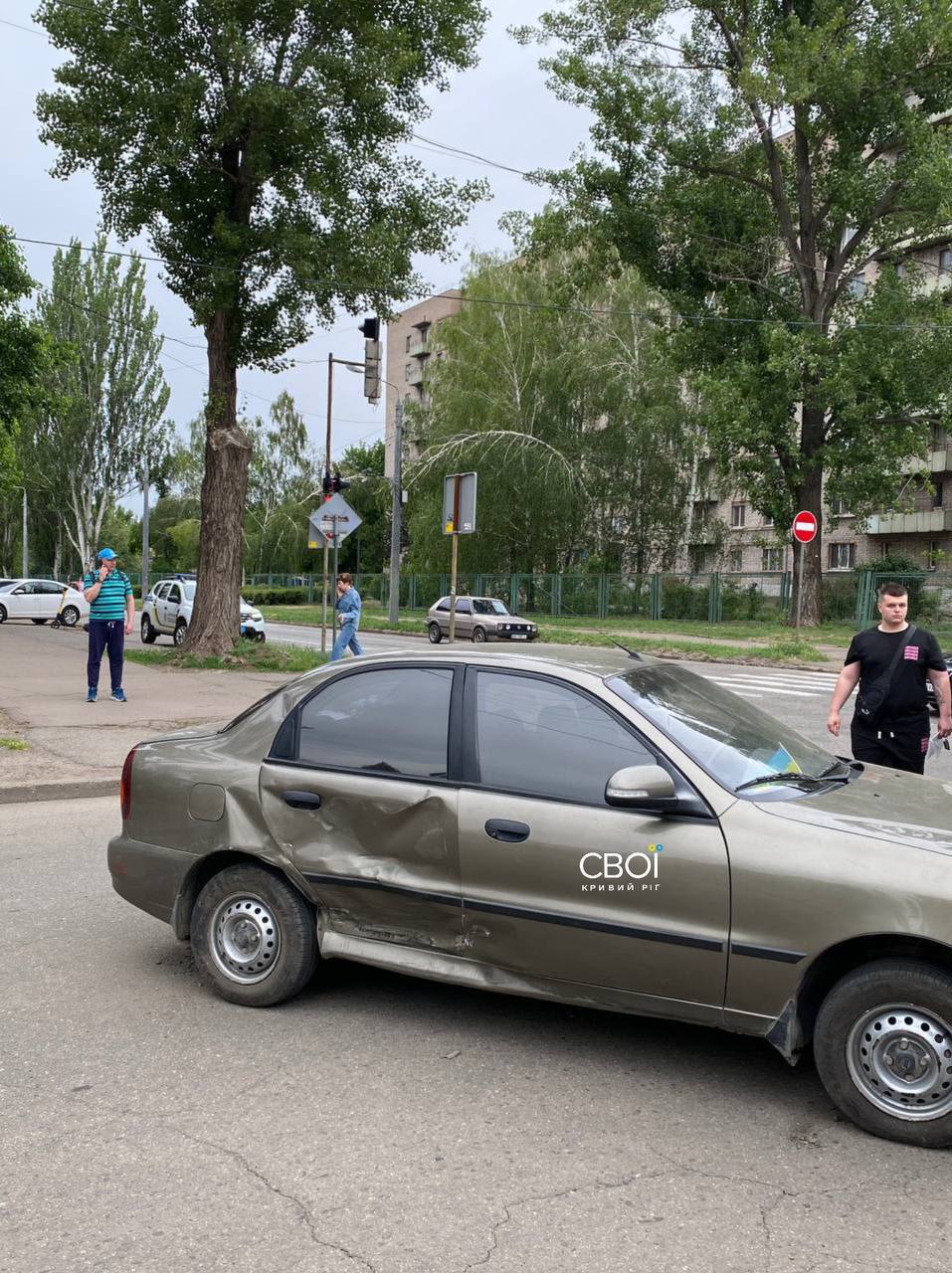 Фото до матеріалу: У Кривому Розі зіштовхнулися навчальний автомобіль та легковик: є постраждалі