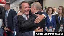 Фото до матеріалу: Каллас і Сибіга відмовили Путіну в кандидатурі Шредера як перемовника