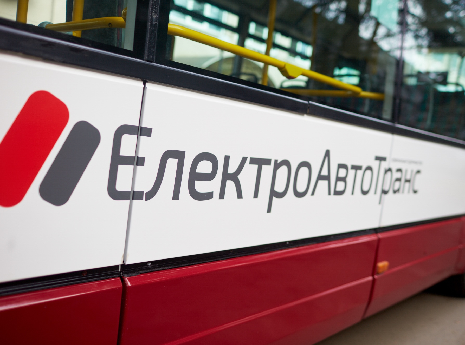Фото до матеріалу: У Франківську планують відкрити проїзд біля Ратуші для комунального транспорту