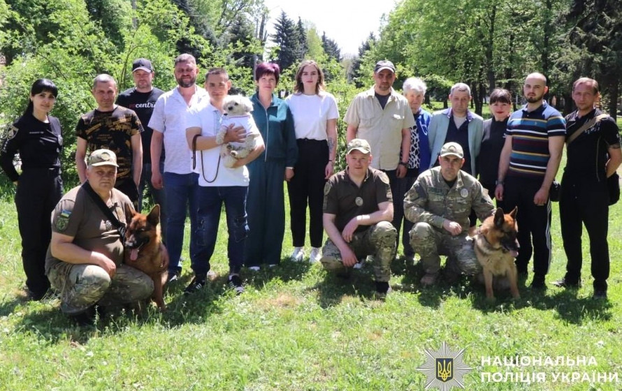 Фото до матеріалу: Службові собаки та кінологи принесли емоції ветеранам у П'ятихатках