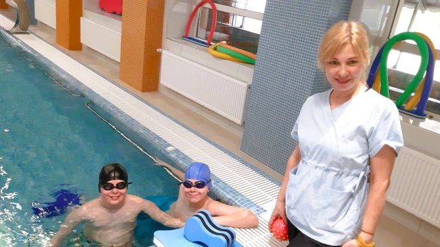 Фото до матеріалу: Вода, що повертає свободу руху: "Аптека 9-1-1" підтримала розвиток водної реабілітації для дітей в "Охматдиті"