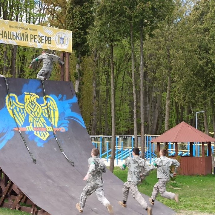 Фото до матеріалу: Друге місце на міжнародному рівні: курсанти Острозького ліцею здобули перемогу у змаганнях «Юнацький резерв – 2026»