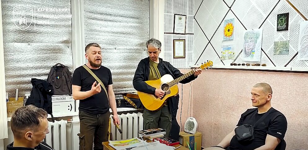 Фото до матеріалу: Мобільна група «Культурний десант» провела арттерапію для прикордонників 4-го загону