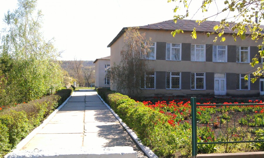 Фото до матеріалу: Скандал у Буджацькій громаді: тендери на ремонт шкіл отримала фірма підозрюваного у розкраданні