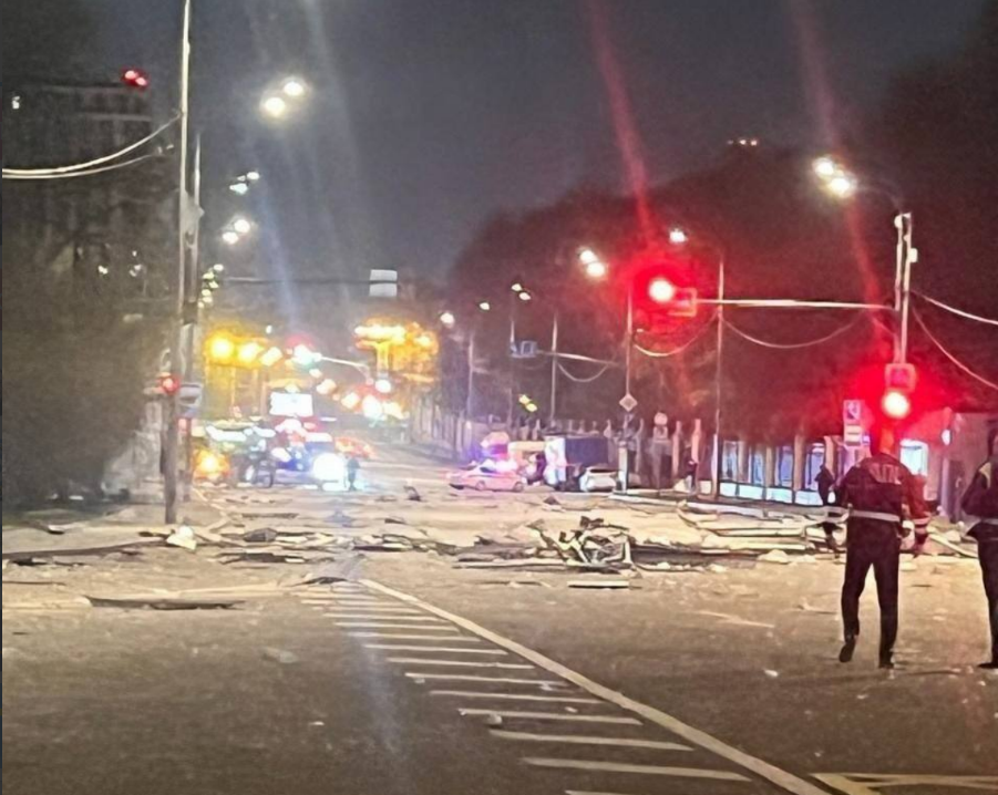 Фото до матеріалу: Нічна атака БпЛА на Москву: дрон влучив у будівлю, аеропорти зabloковані