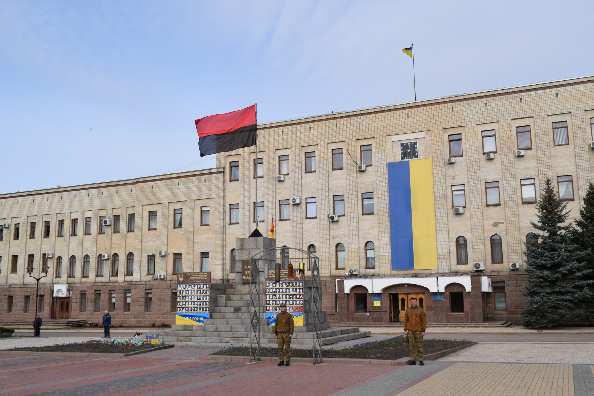 Фото до матеріалу: Кропивничани провели в останню дорогу трьох Героїв України