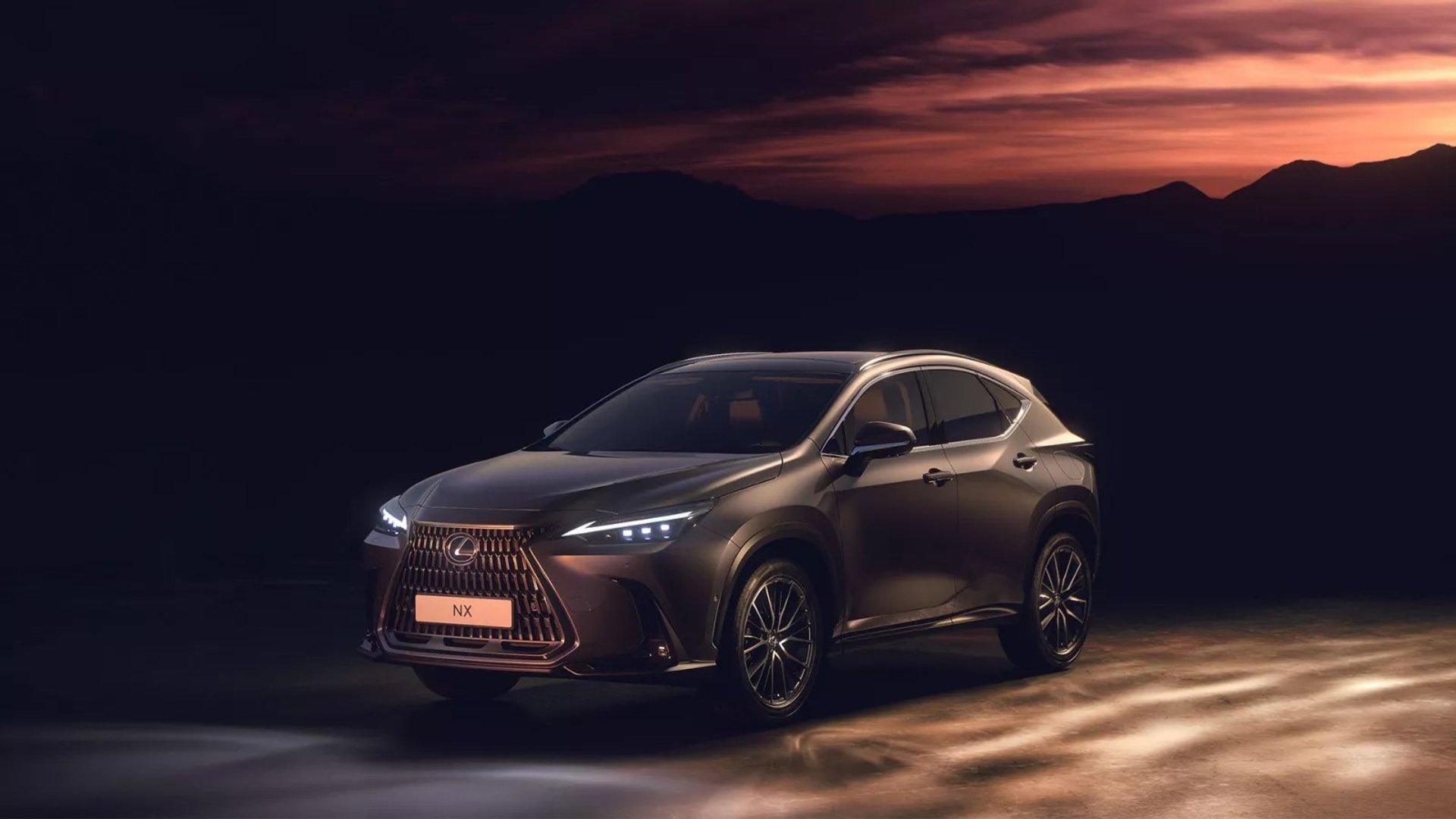 Фото до матеріалу: Lexus NX: новий компактний кросовер з гібридними силовими агрегатами