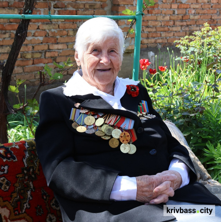 Фото до матеріалу: Криворізька ветеранка Другої світової: пережила війну, тепер чекає онука з фронту
