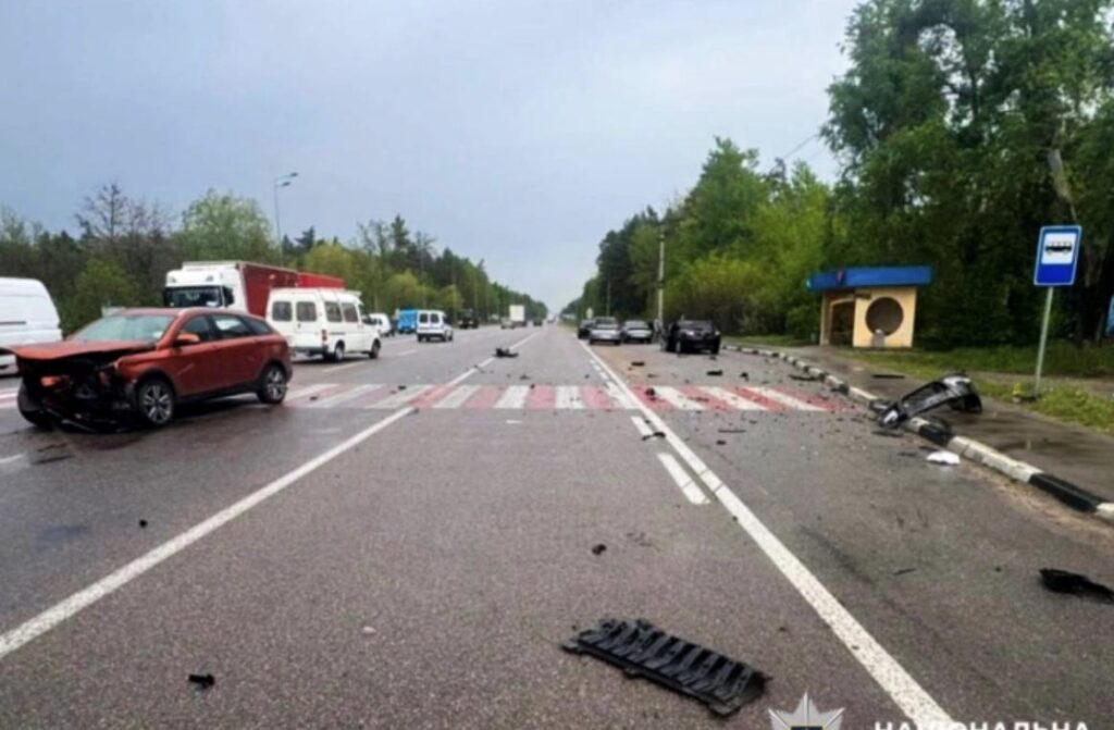 Фото до матеріалу: П’яний водій спровокував ДТП біля Гуйви: травмовано двох пасажирок