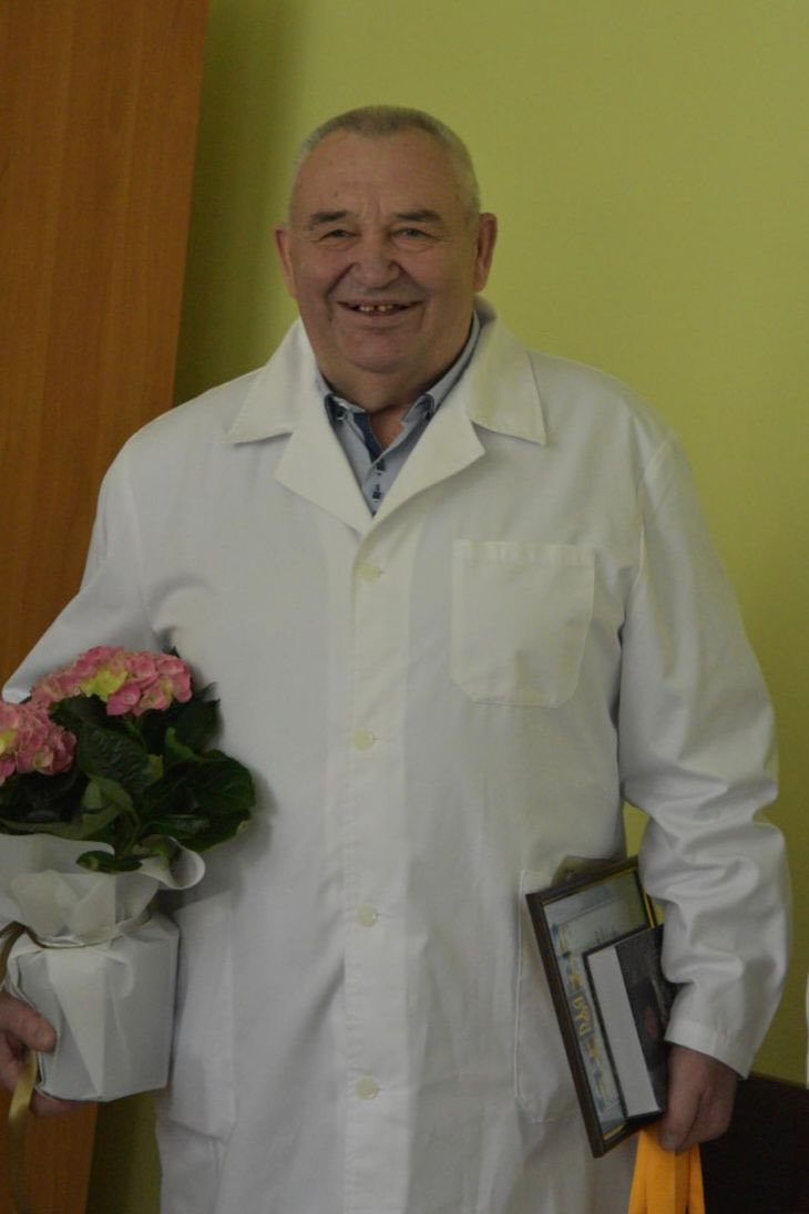 Фото до матеріалу: Завідувач анестезіології Гощанської лікарні Михайло Матвіюк відзначає 70-річний ювілей