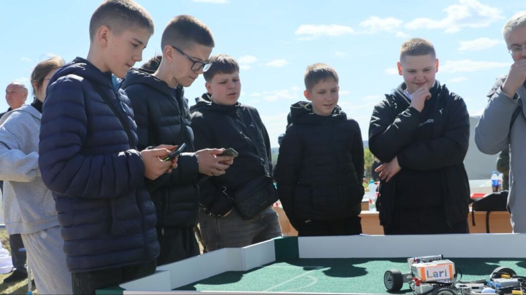 Фото до матеріалу: Черкаська школа №30 здобула нагороди на всеукраїнському фестивалі робототехніки
