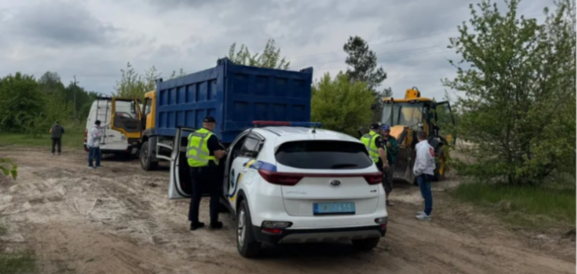 Фото до матеріалу: У Козині зафіксували незаконний видобуток піску та пошкодження заповідника