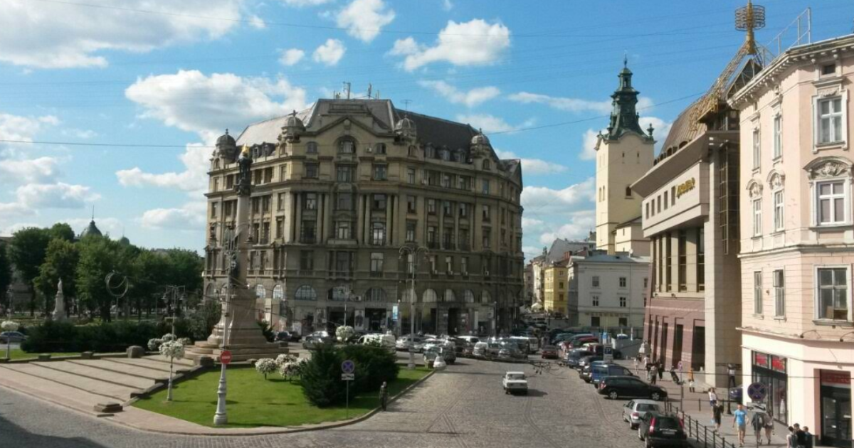 Фото до матеріалу: Мер Львова наклав вето на будівництво паркінгу на площі Міцкевича