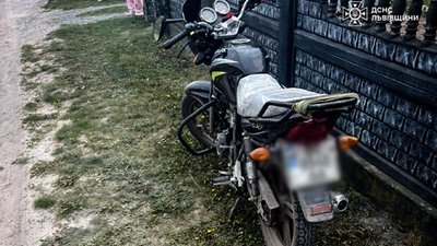 Фото до матеріалу: У Стрию в ДТП постраждав 19-річний мотоцикліст: поліція відкрила кримінальне провадження
