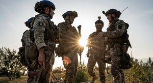 Фото до матеріалу: Підозра Єрмаку та запуск програми працевлаштування для людей 50+: головні новини понеділка