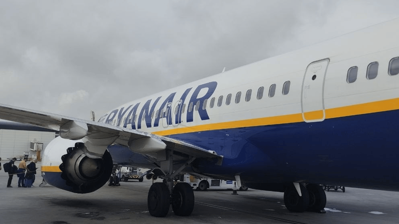 Фото до матеріалу: Ryanair збільшує штрафи для буйних пасажирів: що загрожує дебоширам