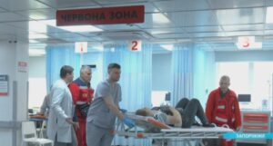 Фото до матеріалу: Внаслідок ворожих обстрілів у передмісті Запоріжжя сталася пожежа