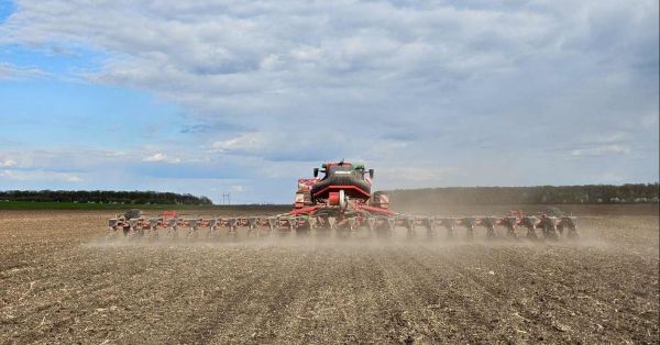 Фото до матеріалу: Весняна посівна в Україні перетнула екватор — аграрії завершують посів пʼяти культур
