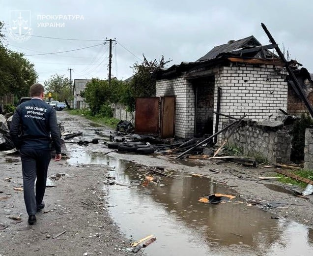 Фото до матеріалу: Прокурори фіксують наслідки нічної атаки на Полтавщину