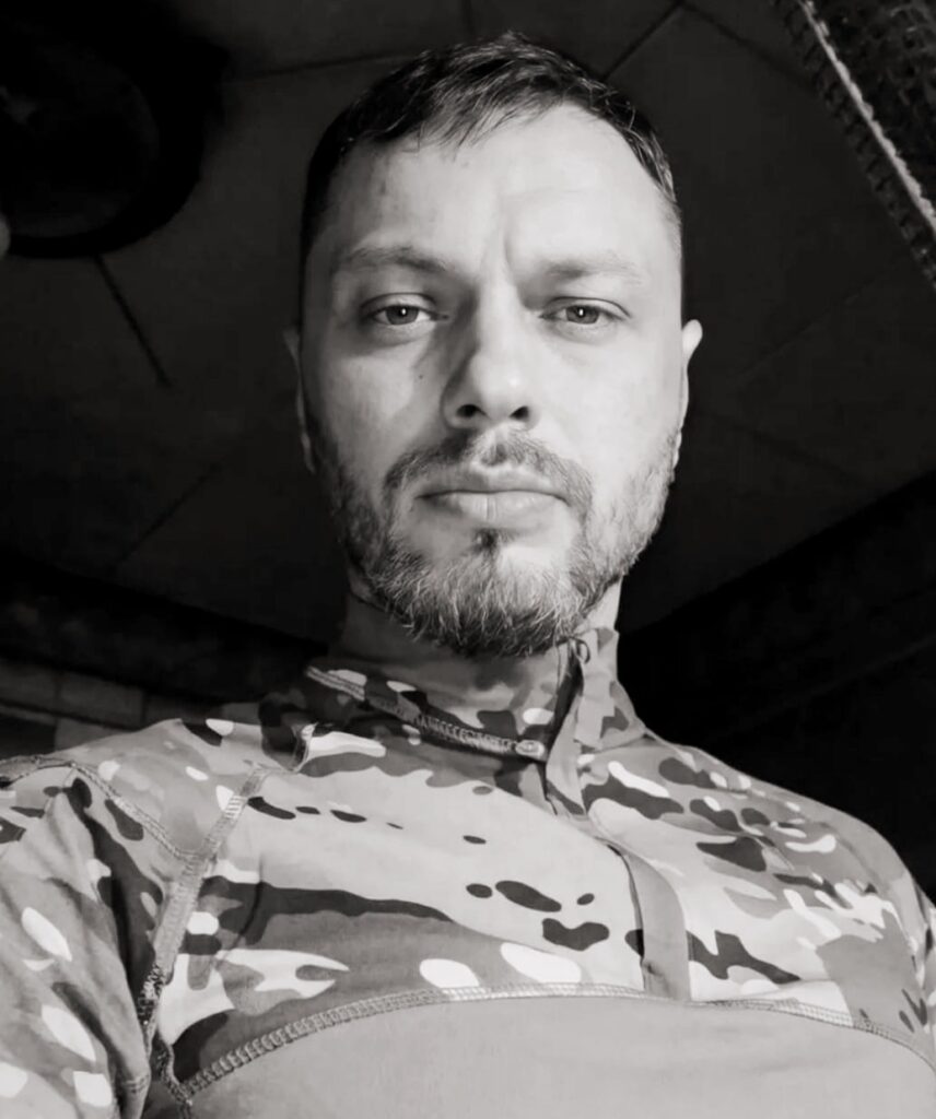 Фото до матеріалу: Черкаси попрощалися зі своїм земляком, воїном Віталієм Ромашиним