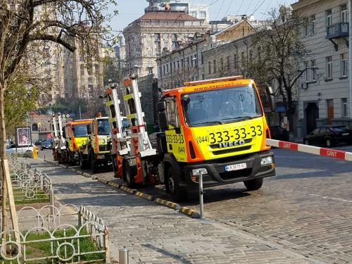 Фото до матеріалу: У Києві з 15 квітня 2026 року зростає вартість евакуації авто: новий тариф приватних операторів