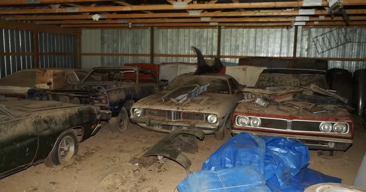Фото до матеріалу: У США знайшли скарб: десятка раритетних Chrysler, що роками припадали пилом у сараї