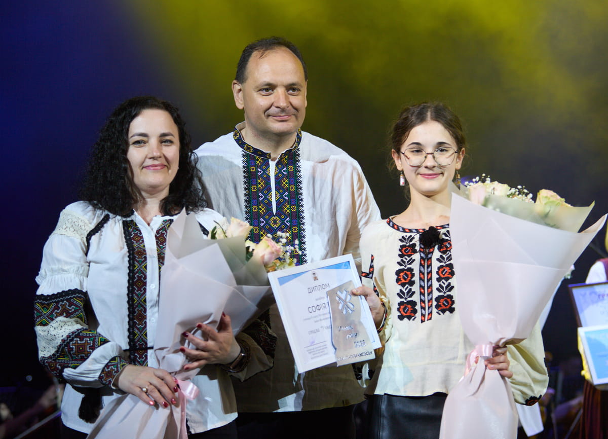 Фото до матеріалу: 364-річчя Івано-Франківська: у Драмтеатрі подякували захисникам, вчителям та міжнародним партнерам