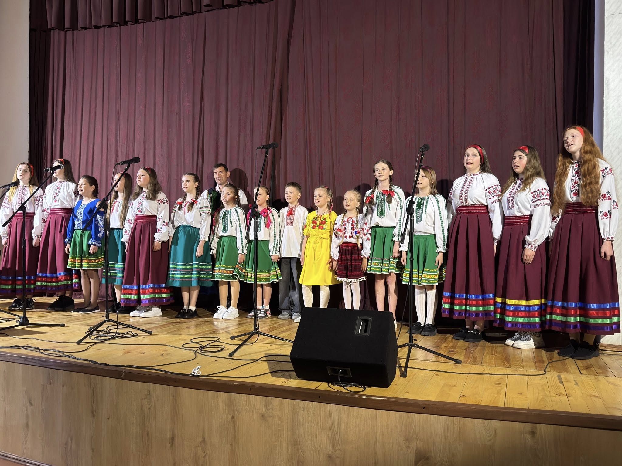 Фото до матеріалу: У Старій Вижівці вшанували матерів загиблих захисників України