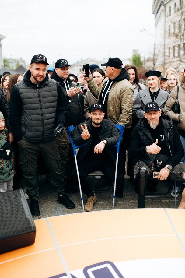 Фото до матеріалу: Понад 250 тисяч гривень зібрано на підтримку ветеранів у рамках нового «Караоке на Майдані»