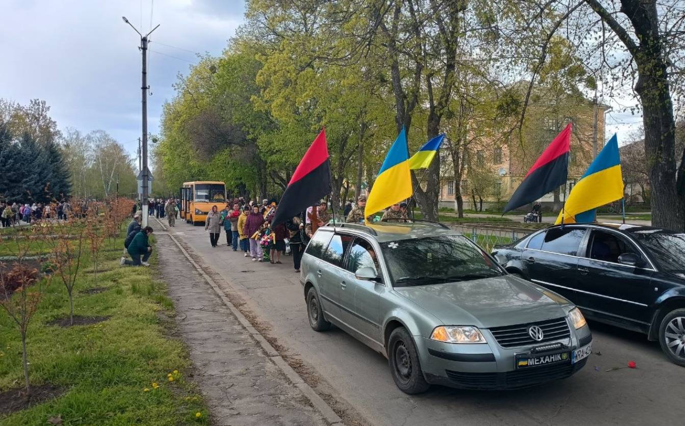 Фото до матеріалу: Багачевська громада попрощалася із солдатом Романом Іванченком, який загинув на Покровському напрямку