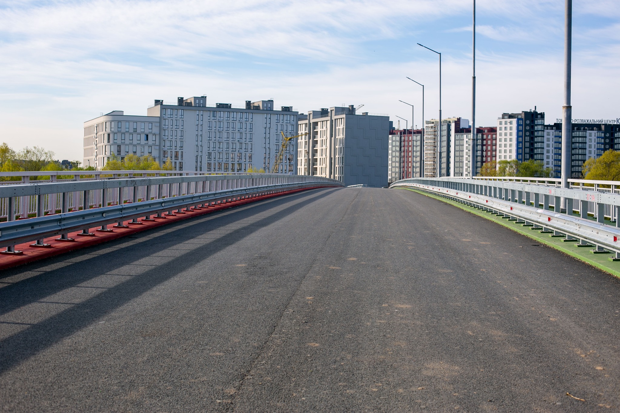 Фото до матеріалу: Міст у Пасічній майже готовий: у Франківську завершують ключові роботи та облаштовують вулицю Надрічну