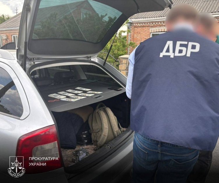 Фото до матеріалу: СЗЧ за 15 тисяч доларів: затримали організаторів масової дезертирської хвилі