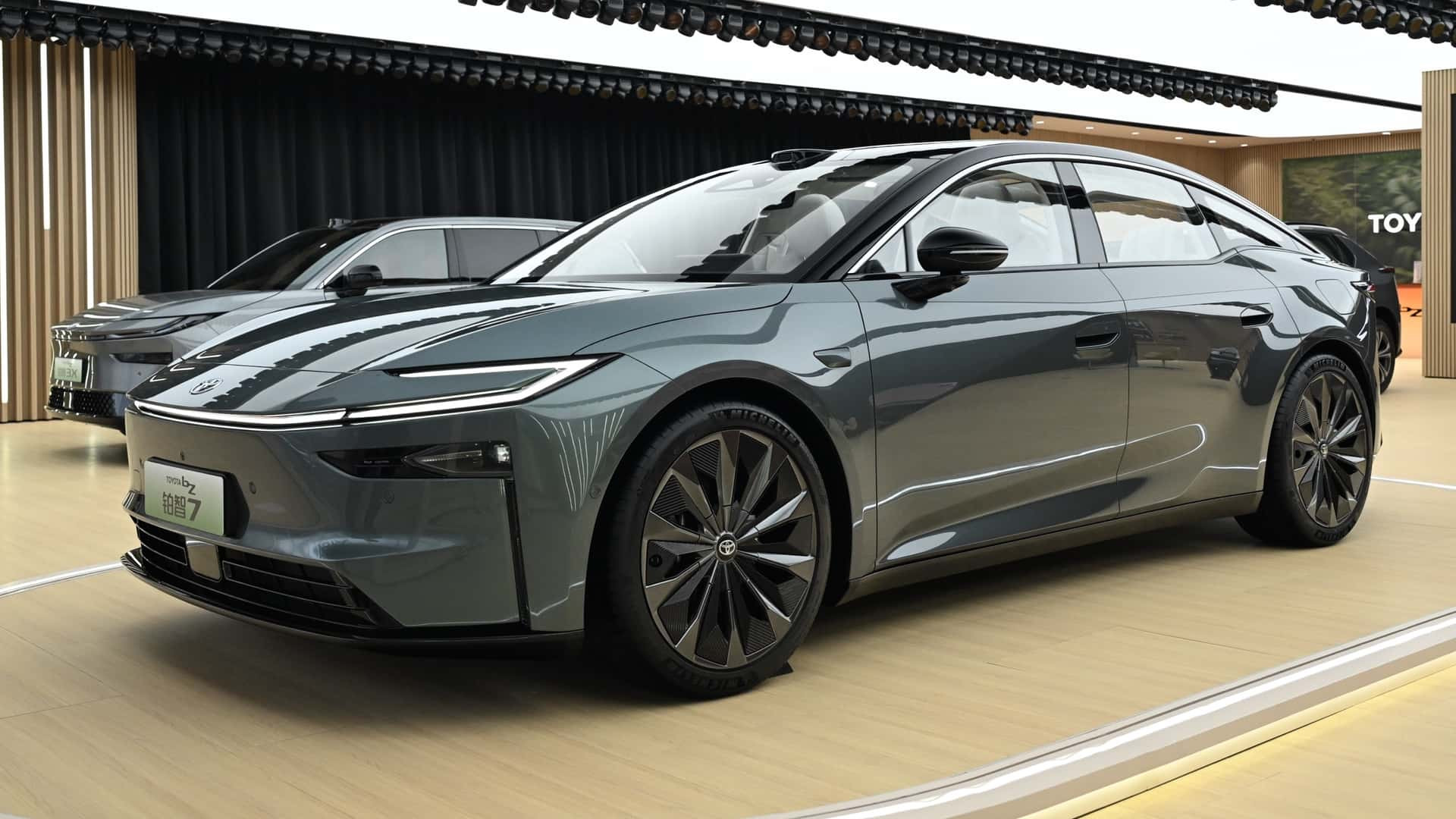 Фото до матеріалу: Новий електромобіль Toyota bZ7 здивував ціною: флагман дешевший за Tesla Model 3