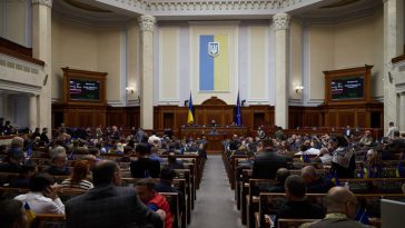 Фото до матеріалу: В Україні хочуть дозволити керувати авто з 17 років: уряд подав законопроект