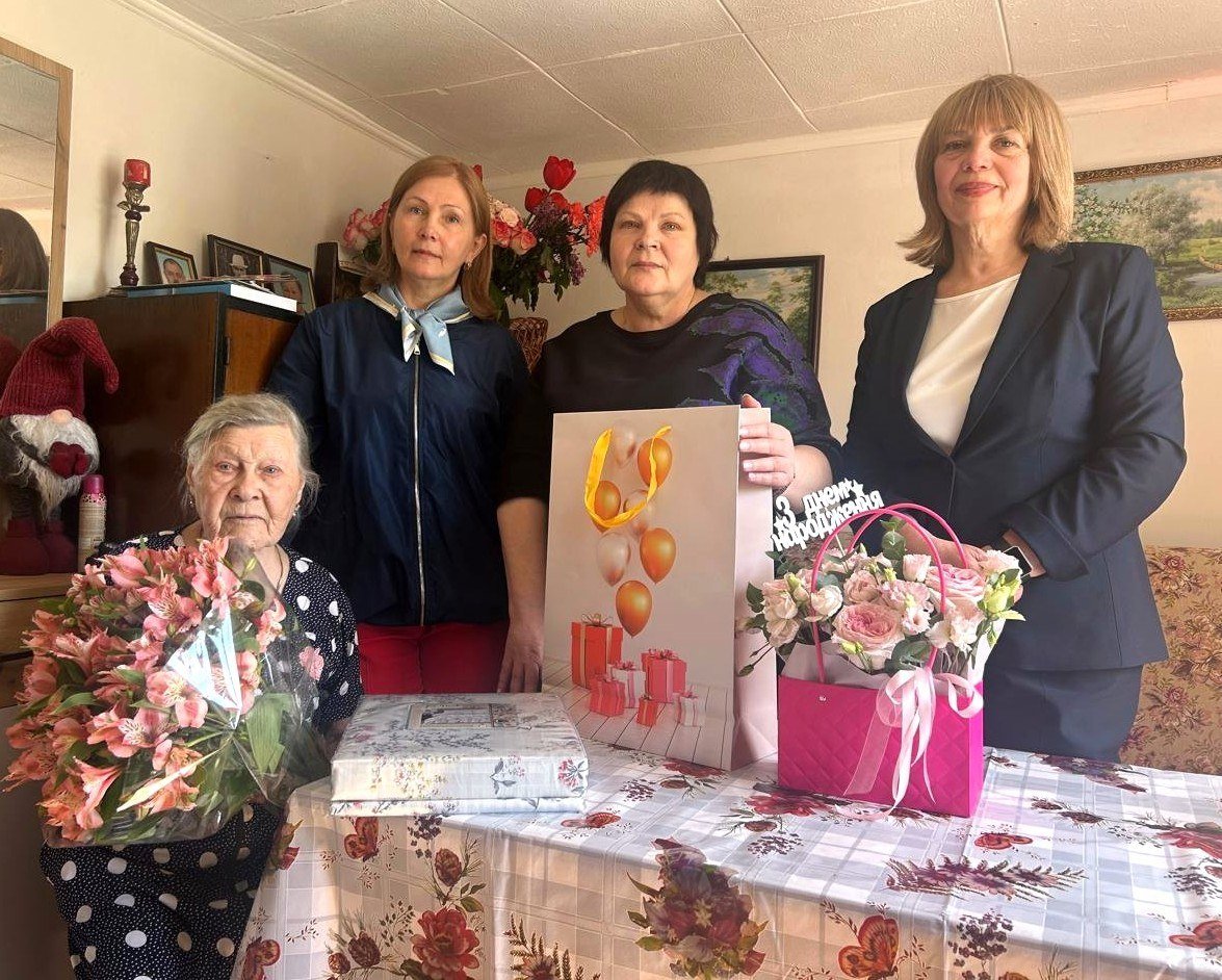 Фото до матеріалу: У Броварах відзначили 100-річчя Анастасії Семенець: офіційні привітання та сімейна атмосфера